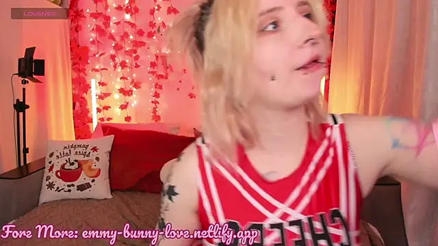 EmmyBunny online show from September 2025 04:23:02 PM