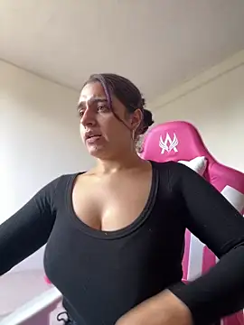 Alicia Ruiz online show from March 2026 04:01:01 PM