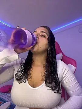 Alicia Ruiz online show from February 2026 06:05:02 PM