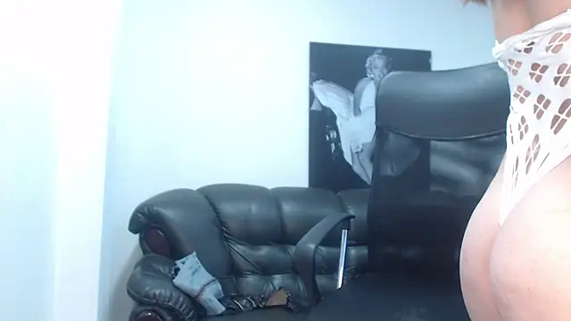 camilleDiaz16 online show from October 2025 07:28:01 PM