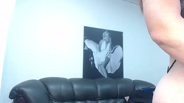 camilleDiaz16 online show from November 2025 09:30:01 PM