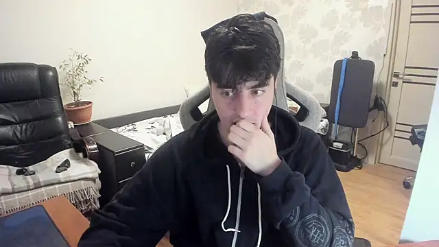 Snapshot of Knuckles17 chatting on December 2025 12:16:02 AM Knuckles17 online show from December 2025 12:16:02 AM