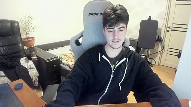 Snapshot of Knuckles17 chatting on November 2025 01:06:02 AM Knuckles17 online show from November 2025 01:06:02 AM