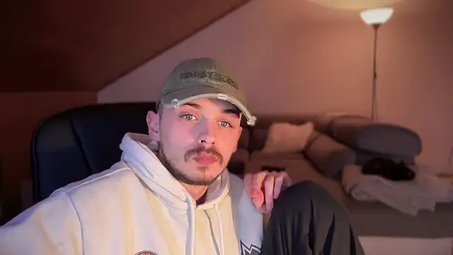 naked psy online show from February 2025 12:53:02 AM