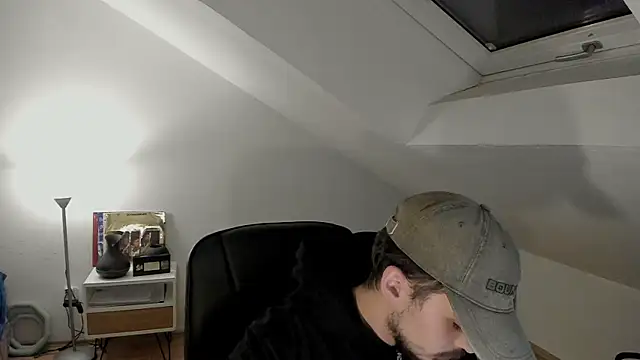 naked psy online show from October 2025 01:17:01 AM