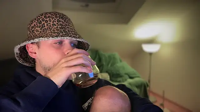 naked psy online show from March 2025 05:50:02 PM