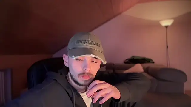 naked psy online show from February 2025 12:40:01 AM