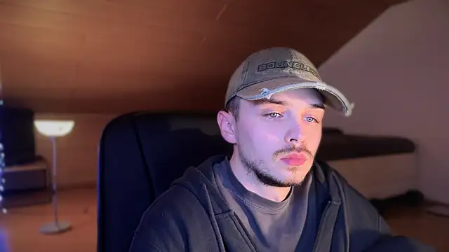 naked psy online show from February 2025 05:30:01 AM