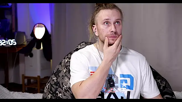 rusbigpaul online show from December 2025 06:01:02 PM