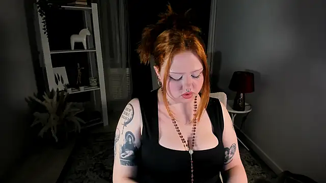 bitchofsun  online show from November 2025 04:40:01 PM