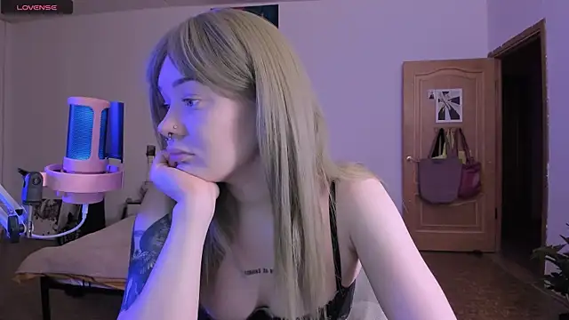 cyber whore  online show from November 2025 05:39:02 PM