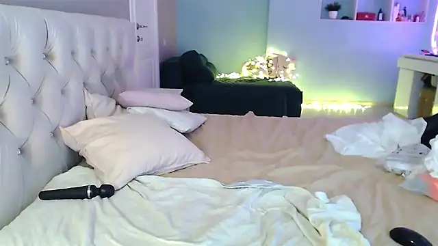 MissSiona online show from February 2026 06:01:02 AM