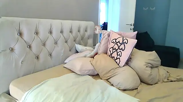 MissSiona online show from October 2025 04:46:01 AM