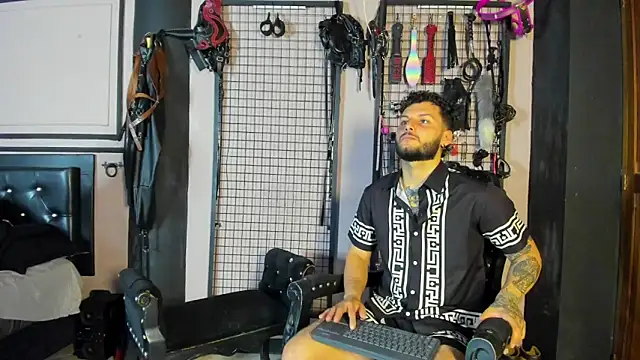 Snapshot of Twisted_Fantasy chatting on December 2025 08:25:01 PM Twisted Fantasy online show from December 2025 08:25:01 PM