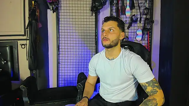 Snapshot of Twisted_Fantasy chatting on November 2025 04:38:01 AM Twisted Fantasy online show from November 2025 04:38:01 AM