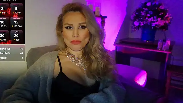 Snapshot of Radmila_Queen_ chatting on December 2024 05:38:02 PM Radmila Queen online show from December 2024 05:38:02 PM