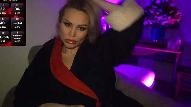 Snapshot of Radmila_Queen_ chatting on December 2024 03:44:01 PM Radmila Queen online show from December 2024 03:44:01 PM