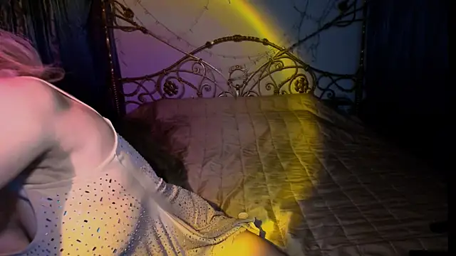 Radmila Queen  online show from November 2025 05:57:01 PM