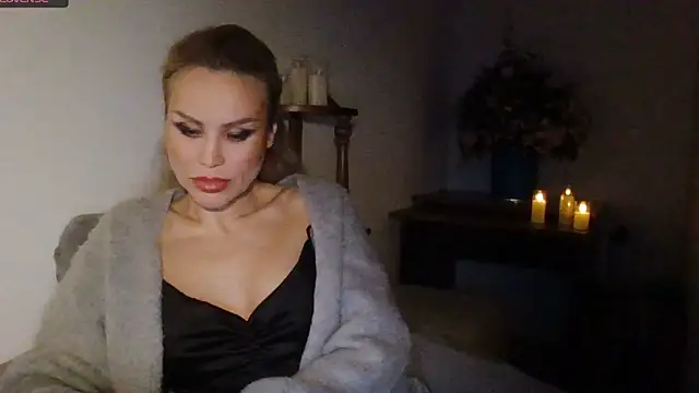 Snapshot of Radmila_Queen_ chatting on December 2024 06:11:01 PM Radmila Queen online show from December 2024 06:11:01 PM