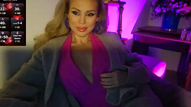 Snapshot of Radmila_Queen_ chatting on December 2024 02:31:01 PM Radmila Queen online show from December 2024 02:31:01 PM