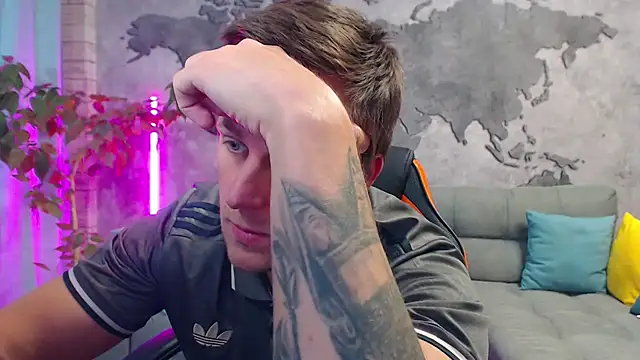 VikingChrisss online show from December 2025 11:01:01 AM