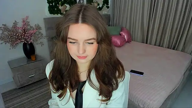 MiracleCurly online show from March 2025 08:00:02 PM