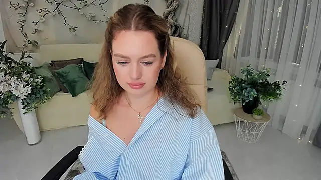 MiracleCurly online show from September 2025 10:04:01 AM