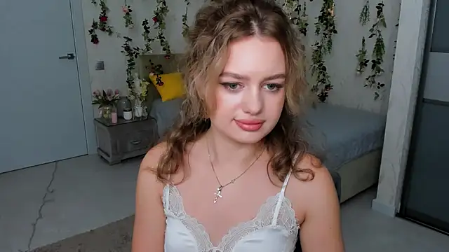MiracleCurly online show from October 2025 07:28:01 PM