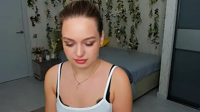 MiracleCurly online show from September 2025 04:08:02 AM