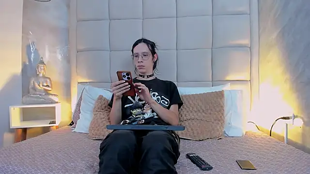 Snapshot of Hecatee_77 chatting on September 2025 08:38:01 PM Hecatee 77 online show from September 2025 08:38:01 PM