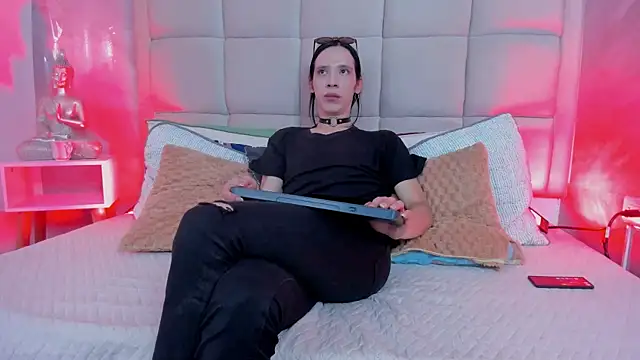 Snapshot of Hecatee_77 chatting on November 2025 07:24:02 PM Hecatee 77 online show from November 2025 07:24:02 PM