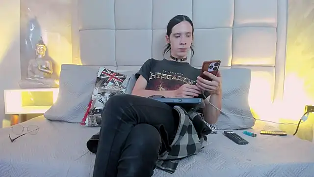 Snapshot of Hecatee_77 chatting on November 2025 07:52:02 PM Hecatee 77 online show from November 2025 07:52:02 PM