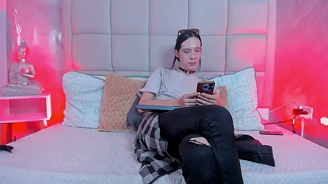 Snapshot of Hecatee_77 chatting on November 2025 08:20:02 PM Hecatee 77 online show from November 2025 08:20:02 PM