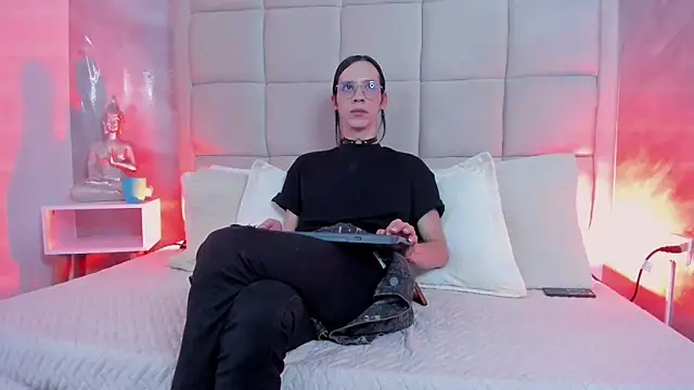 Snapshot of Hecatee_77 chatting on November 2025 07:51:01 PM Hecatee 77 online show from November 2025 07:51:01 PM