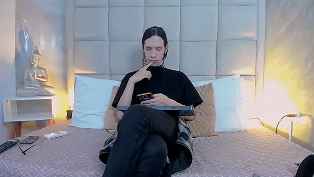 Snapshot of Hecatee_77 chatting on September 2025 08:04:02 PM Hecatee 77 online show from September 2025 08:04:02 PM