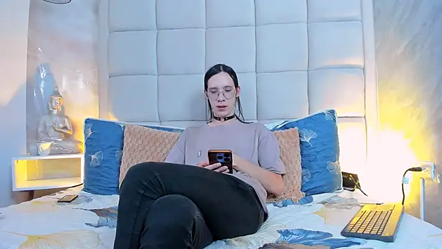 Snapshot of Hecatee_77 chatting on October 2025 08:10:02 PM Hecatee 77 online show from October 2025 08:10:02 PM