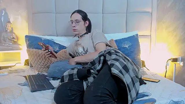 Snapshot of Hecatee_77 chatting on October 2025 07:33:01 PM Hecatee 77 online show from October 2025 07:33:01 PM