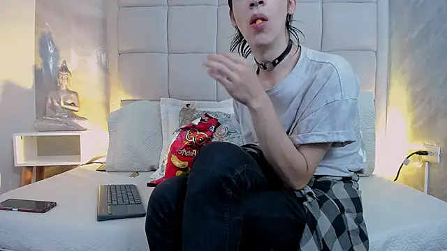 Snapshot of Hecatee_77 chatting on October 2025 07:57:02 PM Hecatee 77 online show from October 2025 07:57:02 PM