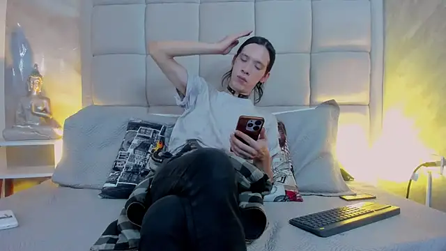 Snapshot of Hecatee_77 chatting on November 2025 08:03:01 PM Hecatee 77 online show from November 2025 08:03:01 PM