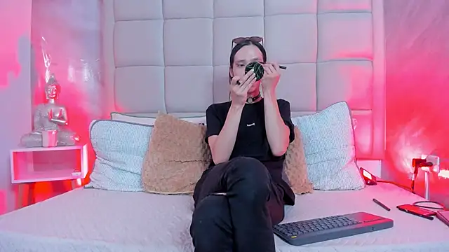 Snapshot of Hecatee_77 chatting on November 2025 08:09:02 PM Hecatee 77 online show from November 2025 08:09:02 PM