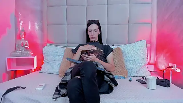 Snapshot of Hecatee_77 chatting on November 2025 07:58:01 PM Hecatee 77 online show from November 2025 07:58:01 PM