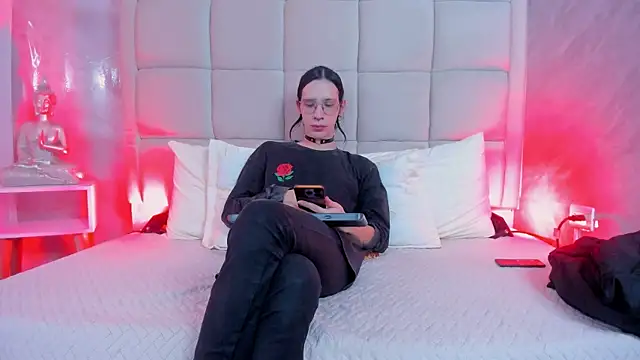 Snapshot of Hecatee_77 chatting on December 2025 07:48:01 PM Hecatee 77 online show from December 2025 07:48:01 PM