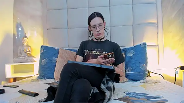 Snapshot of Hecatee_77 chatting on October 2025 07:48:02 PM Hecatee 77 online show from October 2025 07:48:02 PM