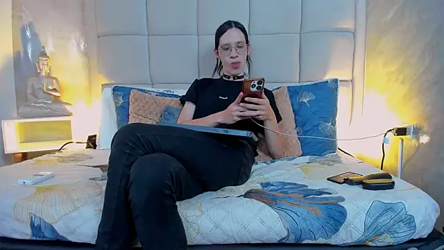 Snapshot of Hecatee_77 chatting on October 2025 07:48:01 PM Hecatee 77 online show from October 2025 07:48:01 PM