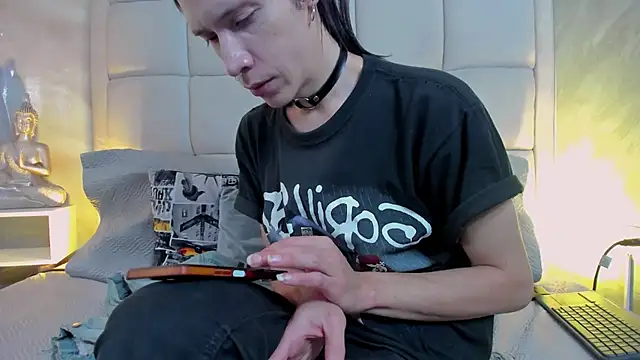 Snapshot of Hecatee_77 chatting on October 2025 07:57:02 PM Hecatee 77 online show from October 2025 07:57:02 PM