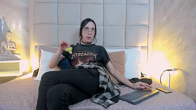 Snapshot of Hecatee_77 chatting on October 2025 07:39:02 PM Hecatee 77 online show from October 2025 07:39:02 PM