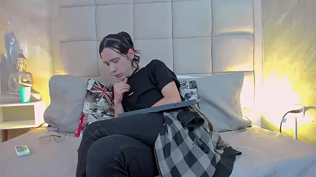 Snapshot of Hecatee_77 chatting on October 2025 08:05:01 PM Hecatee 77 online show from October 2025 08:05:01 PM