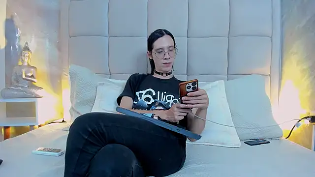 Snapshot of Hecatee_77 chatting on October 2025 07:46:01 PM Hecatee 77 online show from October 2025 07:46:01 PM