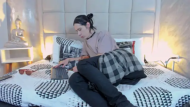 Snapshot of Hecatee_77 chatting on December 2025 06:12:01 PM Hecatee 77 online show from December 2025 06:12:01 PM