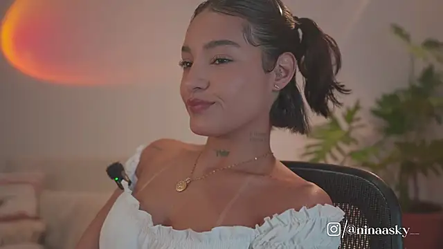 Snapshot of ninaa_sky chatting on May 2026 11:44:02 PM ninaa sky online show from May 2026 11:44:02 PM